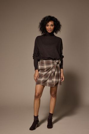  040 Dark Brown